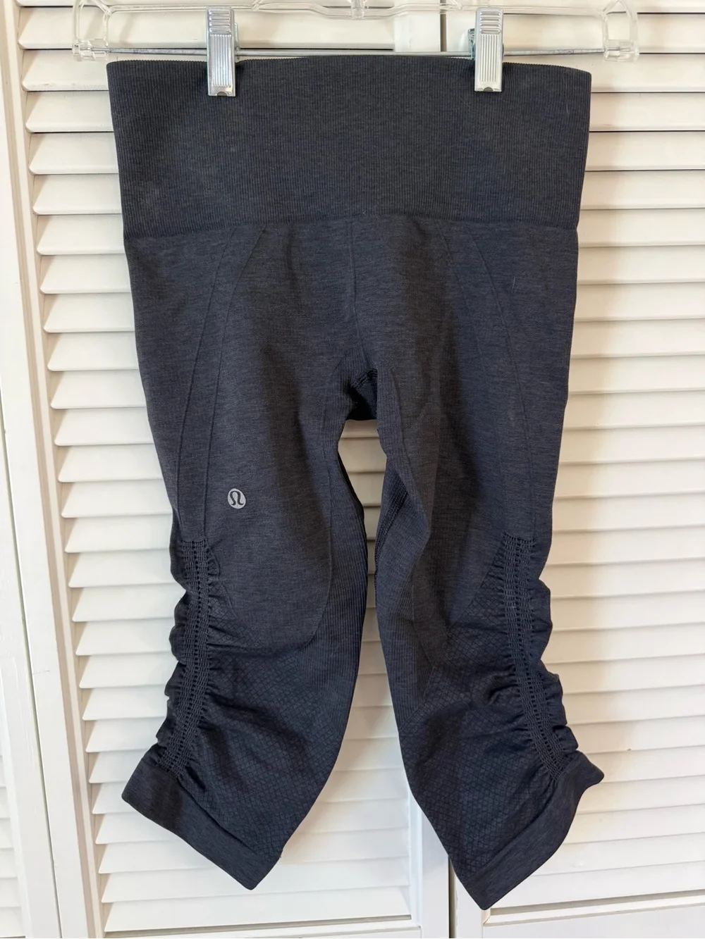 Lululemon In The Flow Heather Grey Cropped Ruched Capri Stretch Leggings Sz 4-6